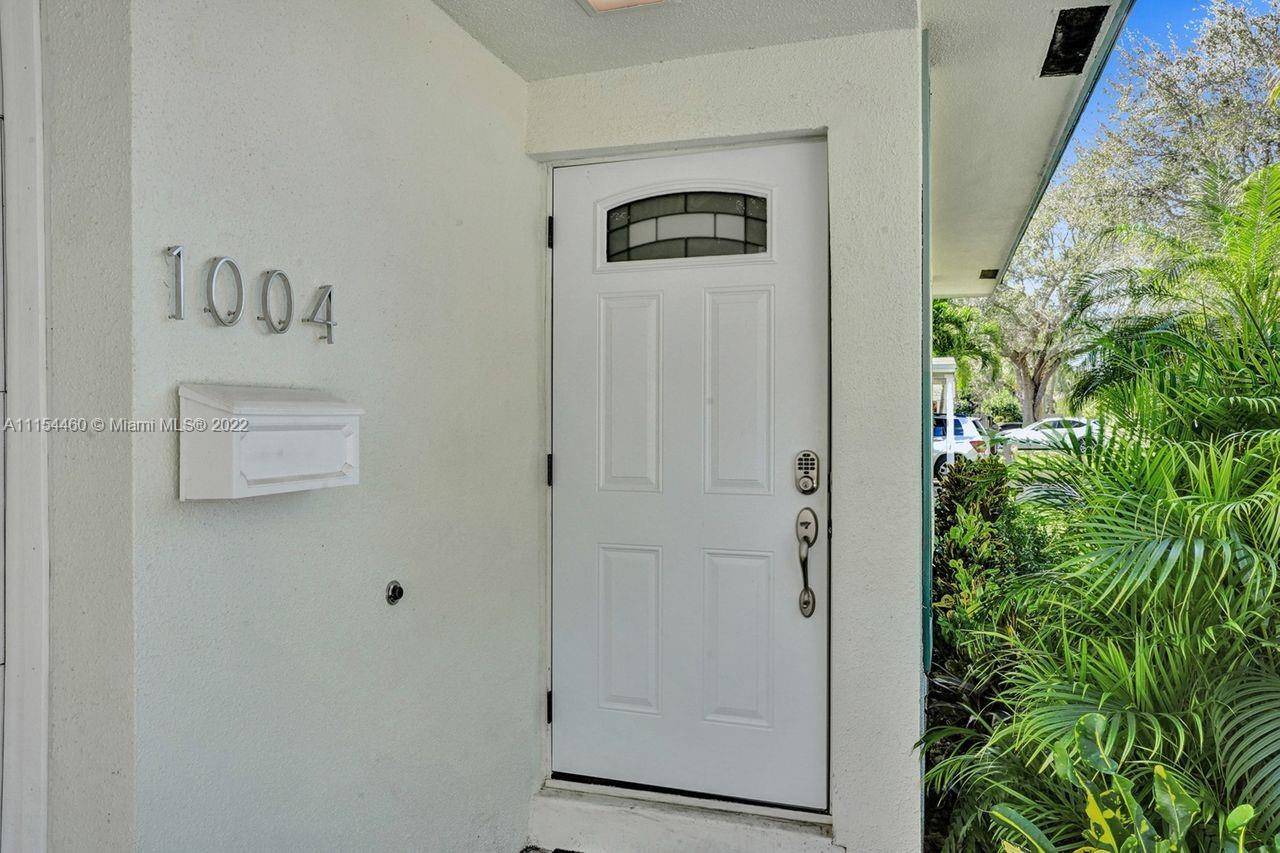Fort Lauderdale, FL 33315,1004 SW 19th Street