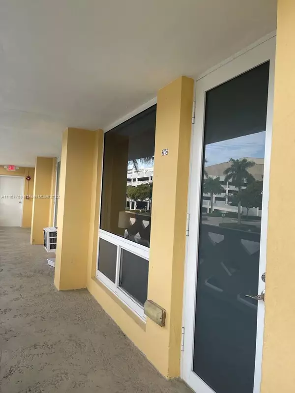 Fort Lauderdale, FL 33304,2400 NE 9th St #202