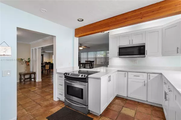 Lantana, FL 33462,913 S Lakeside Pl