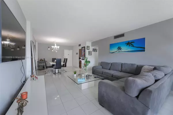 Hallandale Beach, FL 33009,1985 S Ocean Dr #2J