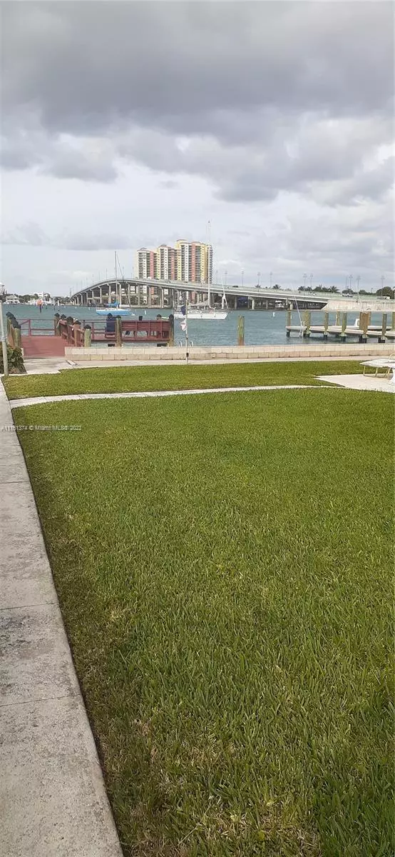 Riviera Beach, FL 33404,2401 W Lake Dr #3