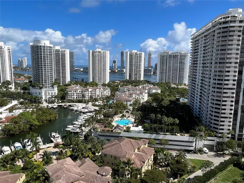 1000 W Island Blvd #2208, Aventura, FL 33160