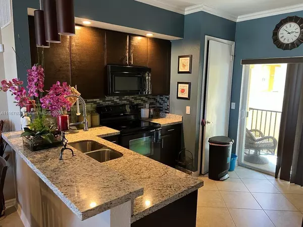 Hallandale Beach, FL 33009,121 NW 2nd Ave #3