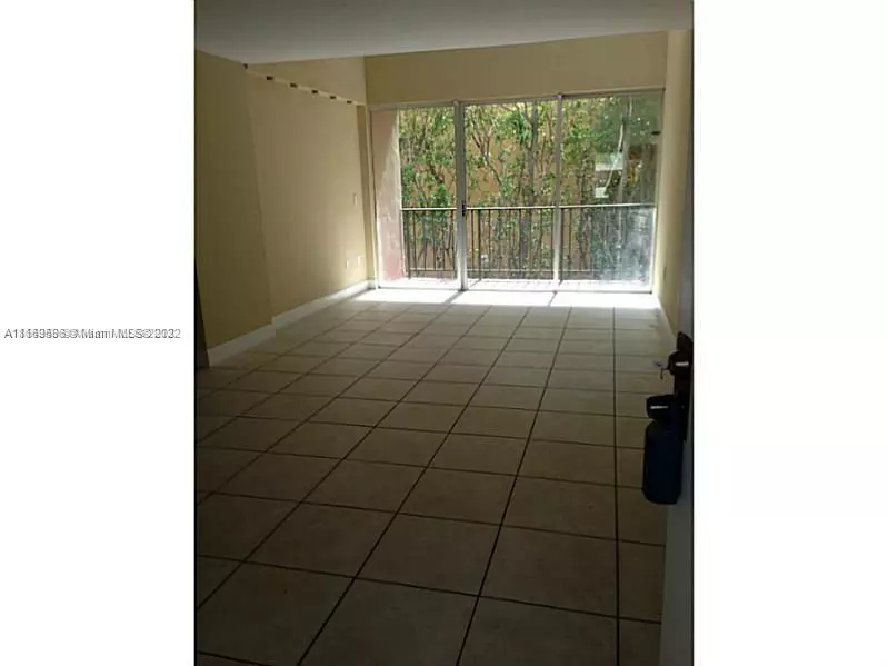 8810 Fontainebleau Blvd #315, Miami, FL 33172