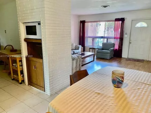 Hollywood, FL 33021,3428 Taft St