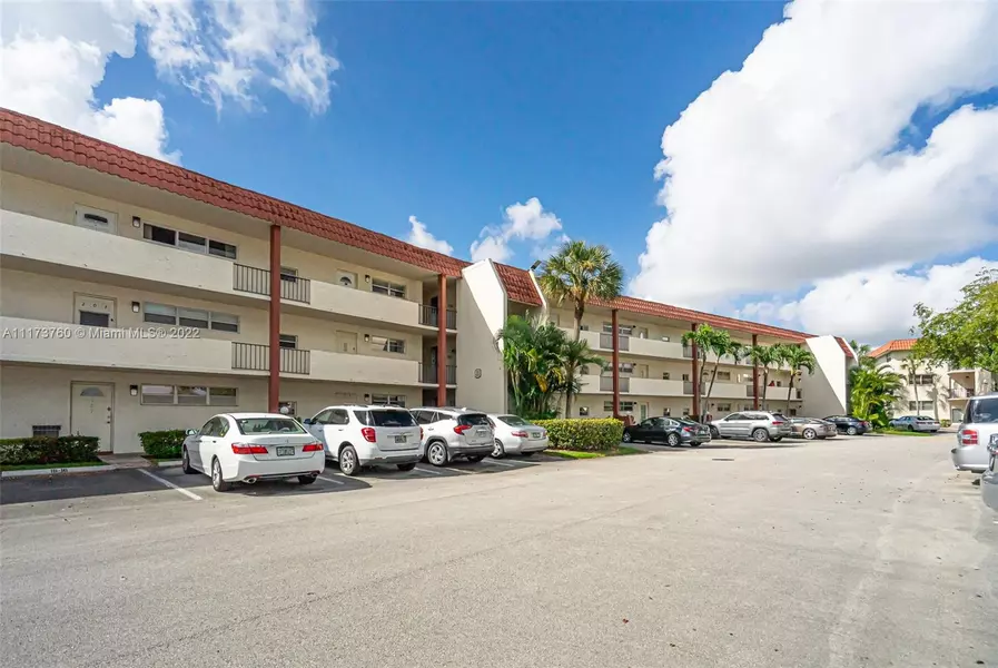 9820 S Hollybrook Lake Dr #206, Pembroke Pines, FL 33025