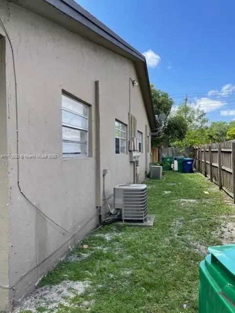 Lauderhill, FL 33313,5401 NW 22nd St