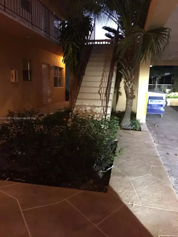 Hallandale Beach, FL 33009,410 SE 4TH AVE #4