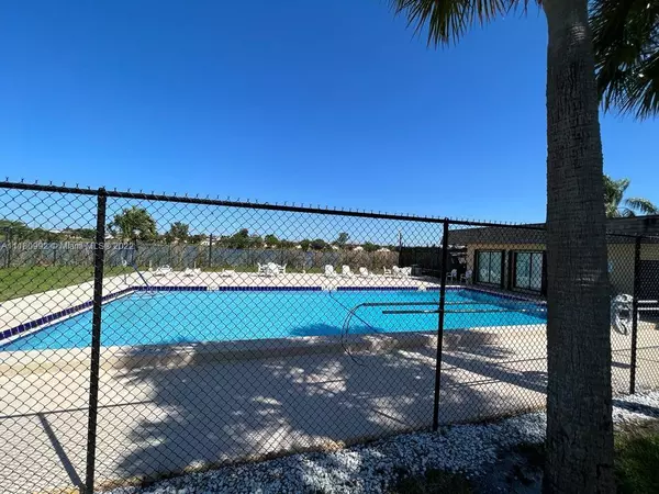 803 Waterview Dr #8C,  Palm Springs,  FL 33461