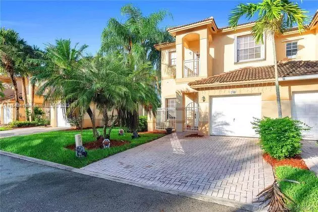 750 NW 170th Ter, Pembroke Pines, FL 33028