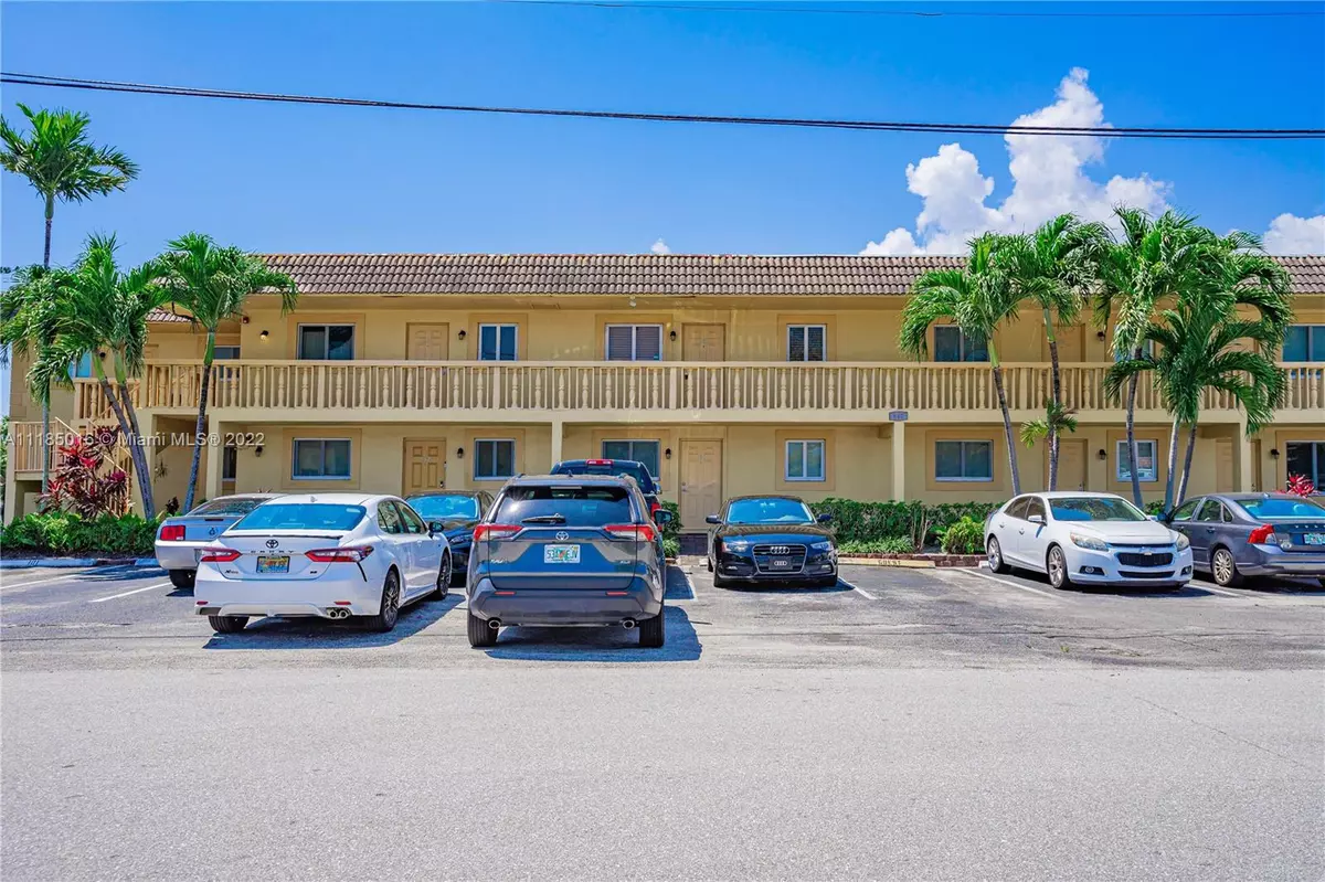 Pompano Beach, FL 33060,840 Pine Dr #203