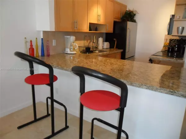 Miami Beach, FL 33139,100 Lincoln Rd #1243