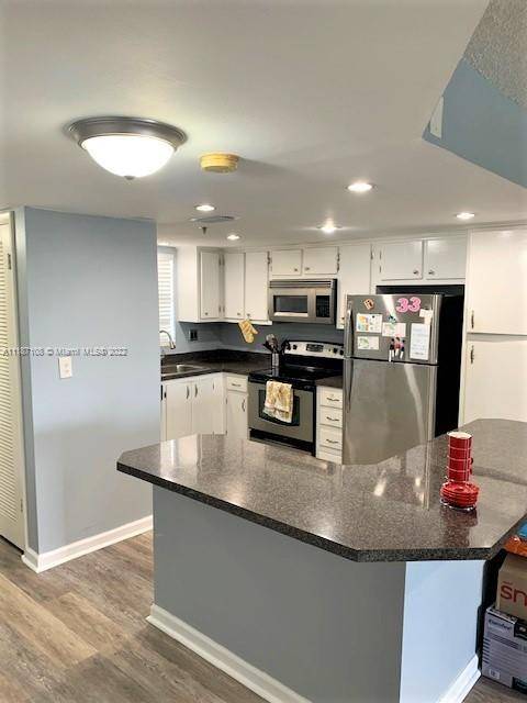 Davie, FL 33328,3300 W Rolling Hills Cir #602