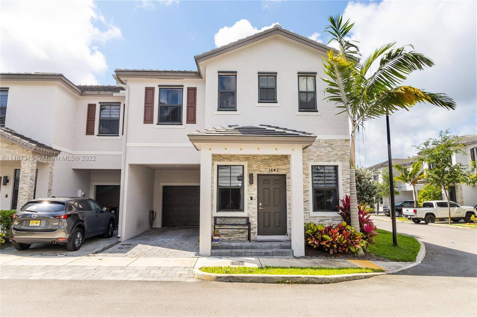 1642 SW 28th St, Fort Lauderdale, FL 33315
