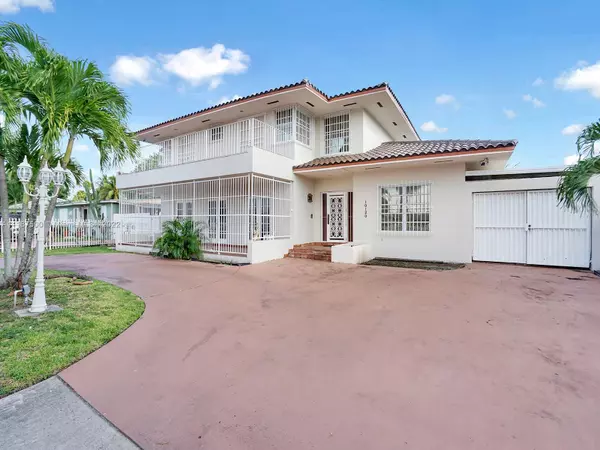 10120 SW 40th Ter, Miami, FL 33165