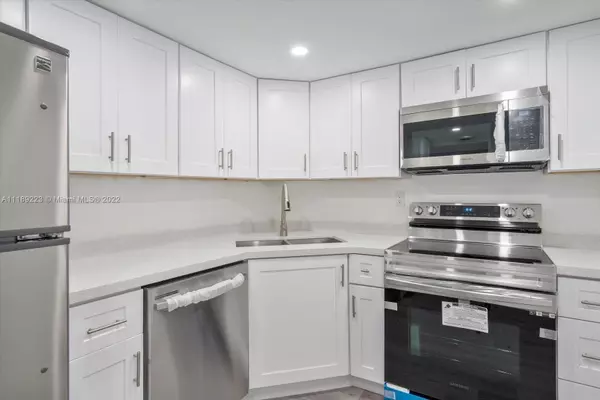 Bay Harbor Islands, FL 33154,10000 W Bay Harbor Dr #204