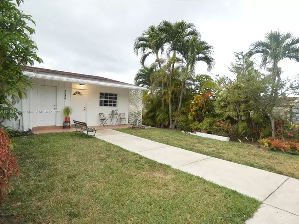 2050 SW 102nd Ct, Miami, FL 33165