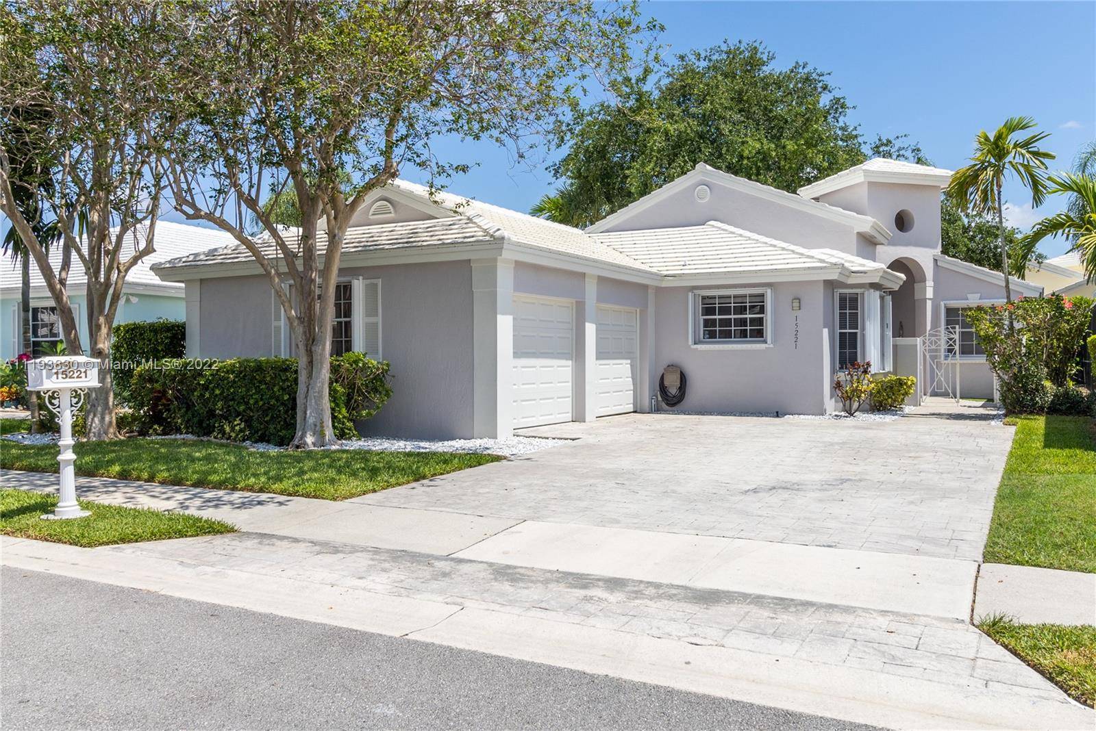 15221 Wilshire Cir S, Pembroke Pines, FL 33027