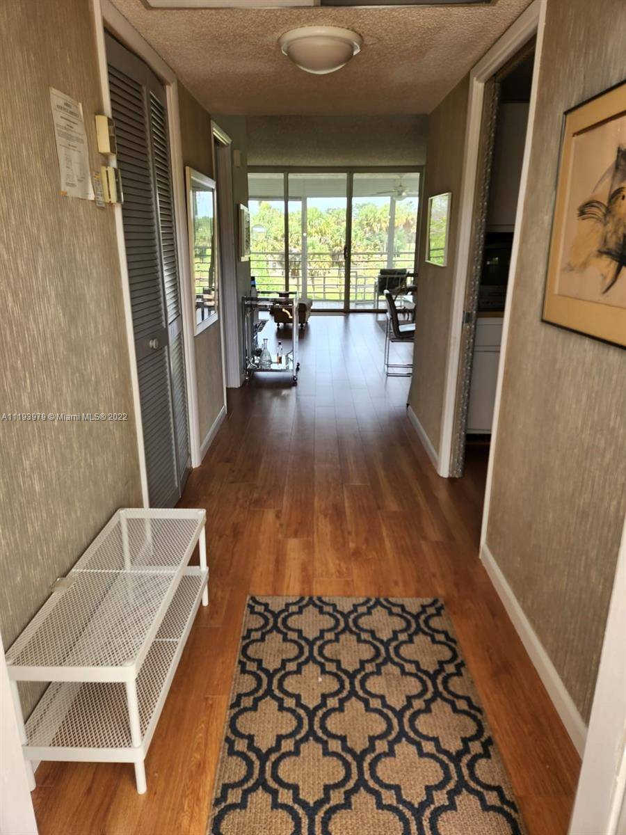 Pompano Beach, FL 33069,3960 Oaks Clubhouse Dr #305
