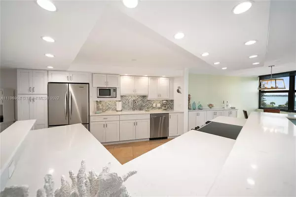 Singer Island, FL 33404,5420 N Ocean Dr #305