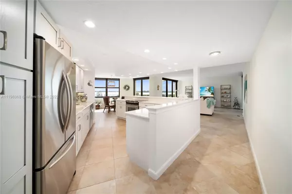 Singer Island, FL 33404,5420 N Ocean Dr #305