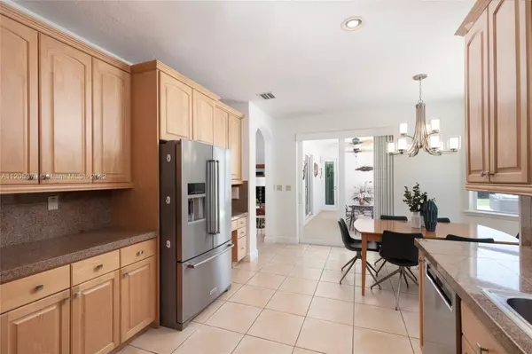 Pinecrest, FL 33156,9900 SW 72nd Ct