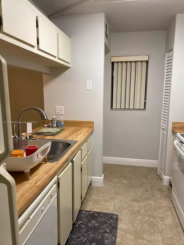 Sunrise, FL 33351,10036 Winding Lake Rd #104