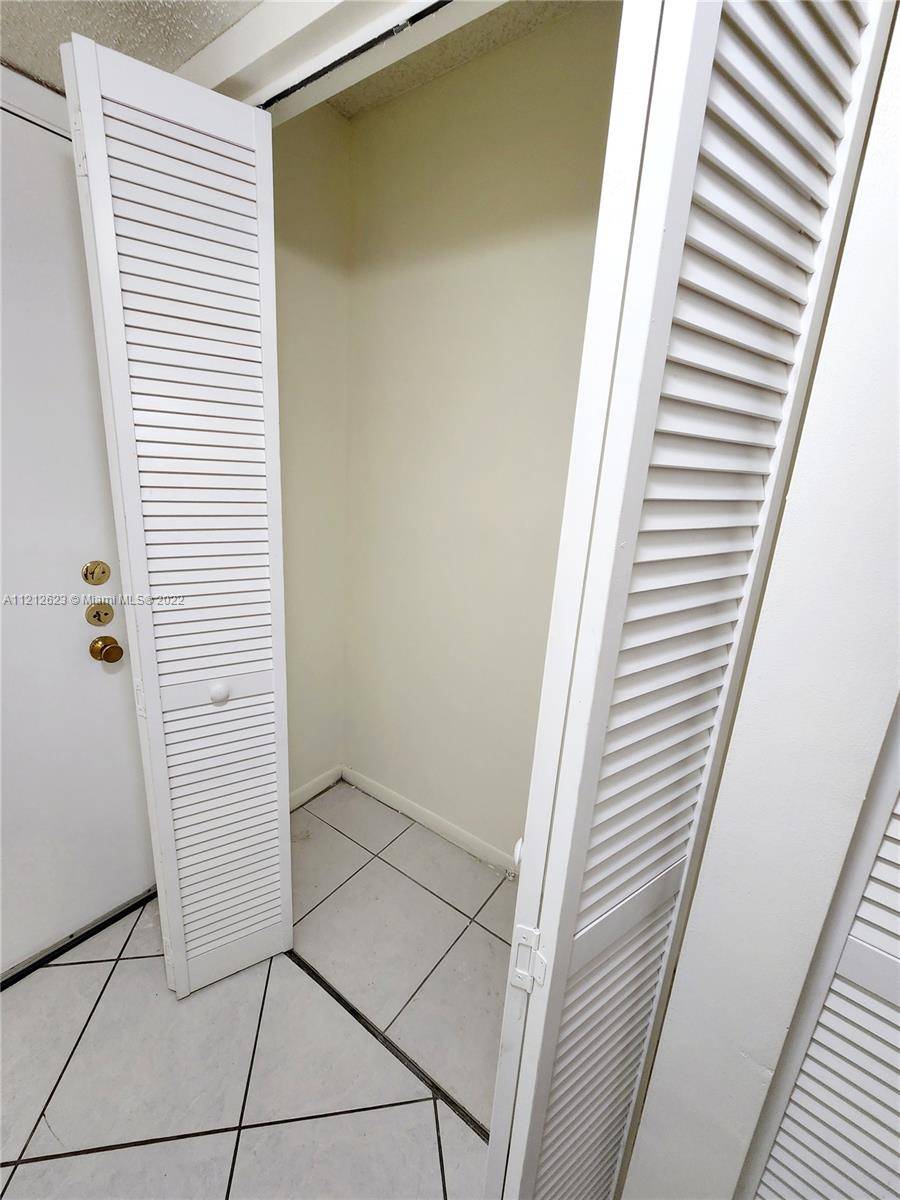 Lauderhill, FL 33319,3571 Inverrary Dr #308