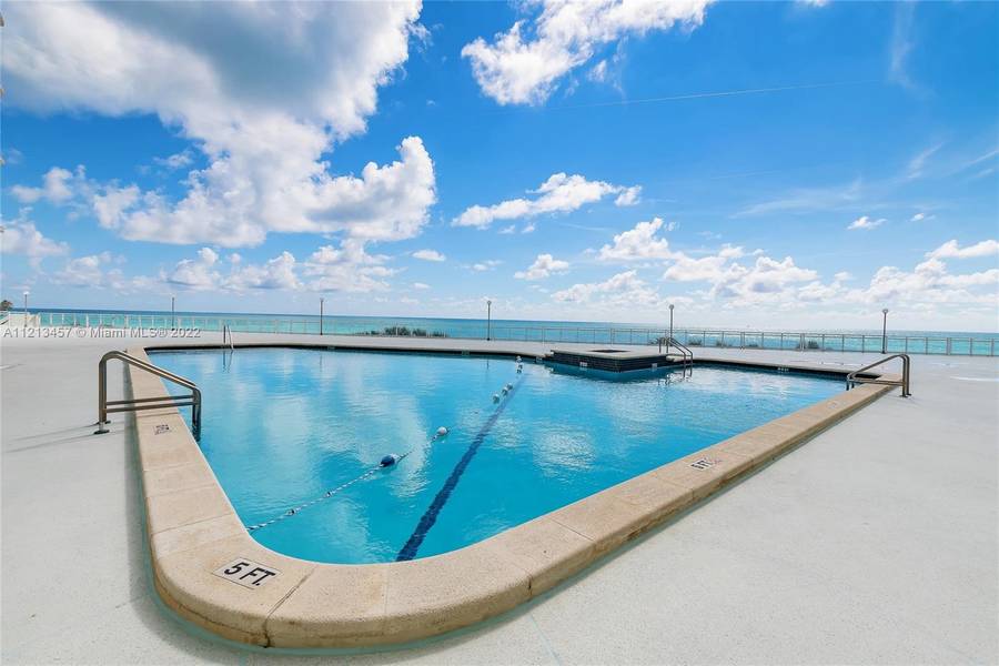 7135 Collins Ave #413, Miami Beach, FL 33141