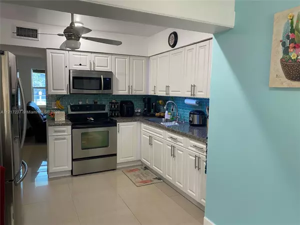 Miami, FL 33165,9494 SW 39th St