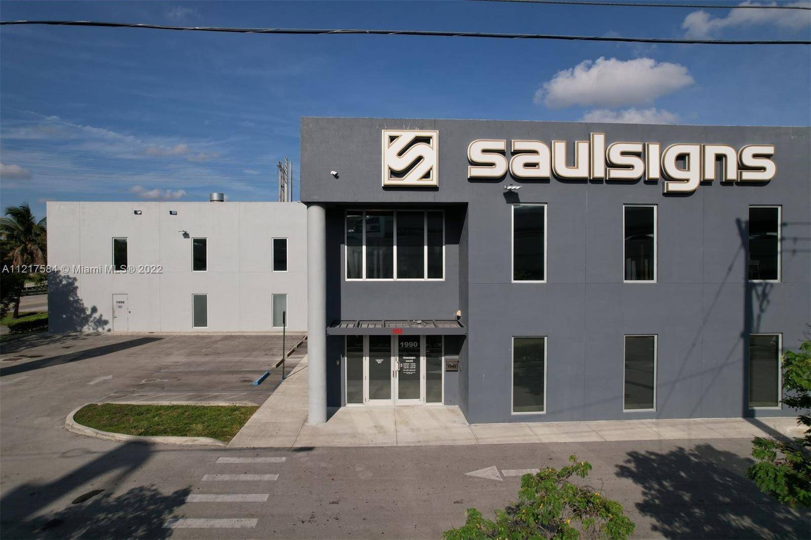 1990 W 84th St, Hialeah, FL 33014