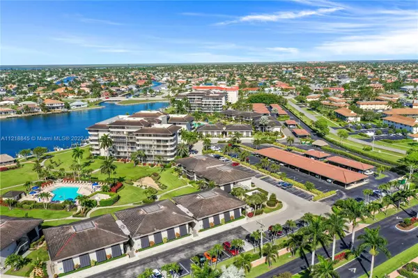 Marco Island, FL 34145,633 SEAVIEW CT #M-4