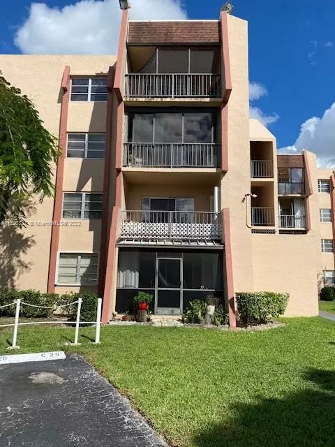 Miami, FL 33183,13707 Kendale Lakes Cir #207