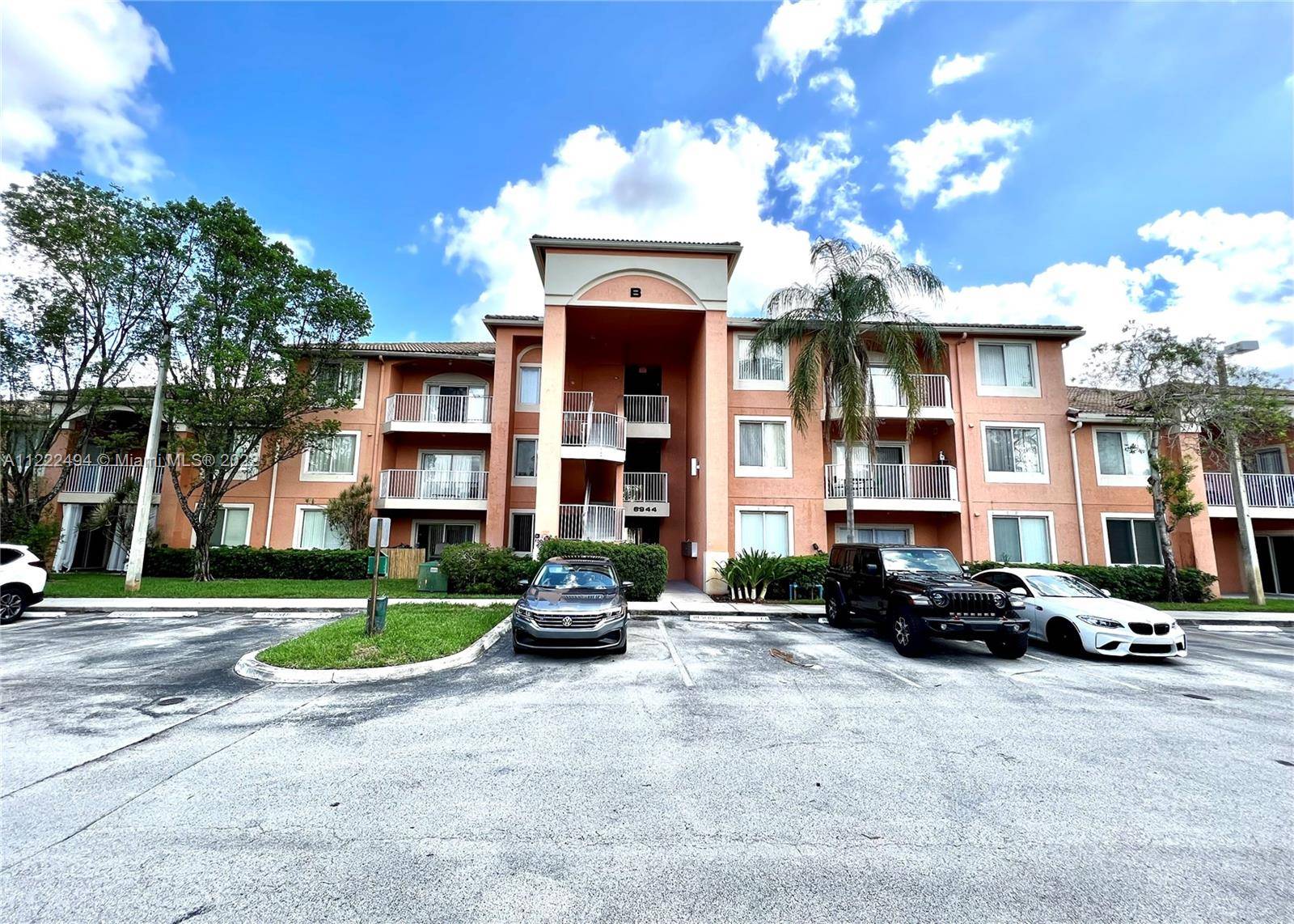 Davie, FL 33314,6944 SW 39th St #B302
