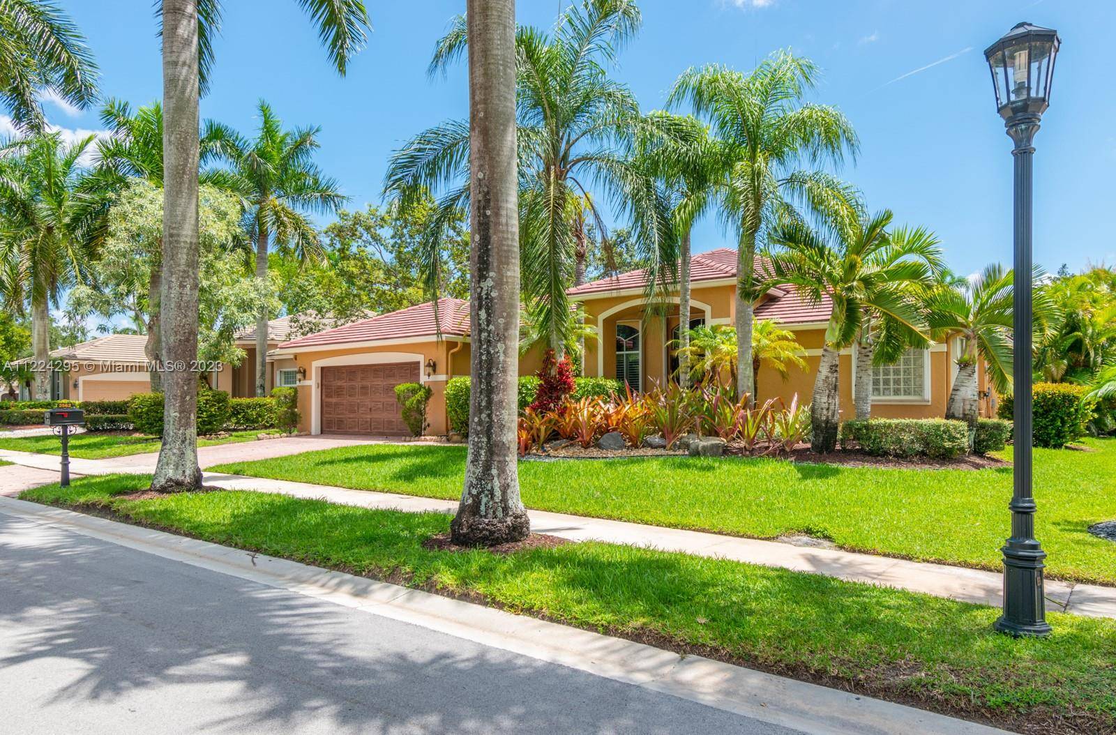 2562 Eagle Run Ln, Weston, FL 33327