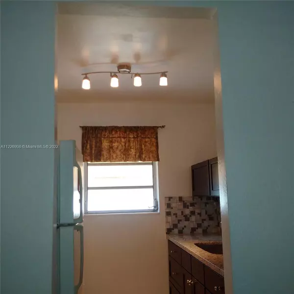 North Miami Beach, FL 33160,17051 NE 23rd Ave #2K