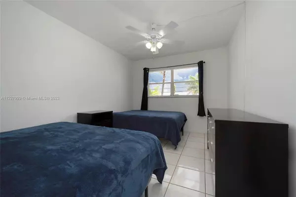 Oakland Park, FL 33334,4050 NE 12th Ter #27-1