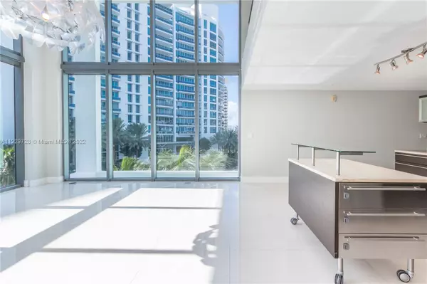 Miami Beach, FL 33140,6000 Collins Ave #529