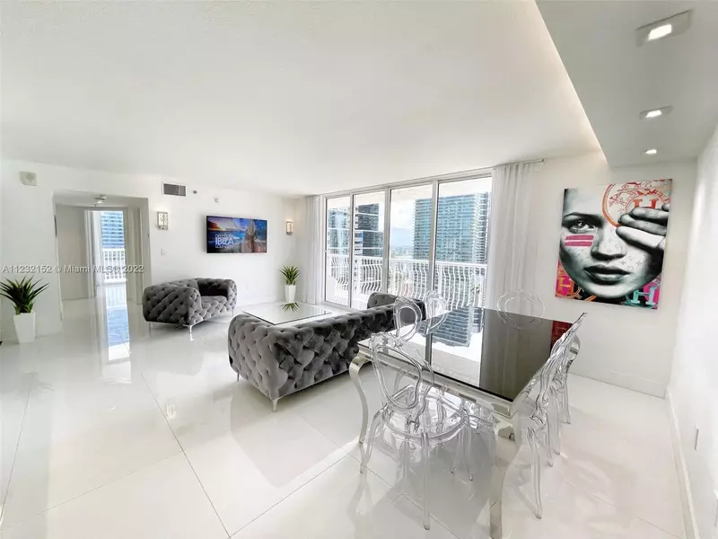 1200 Brickell Bay Dr #3023, Miami, FL 33131