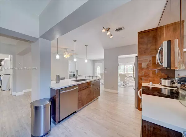 North Miami Beach, FL 33162,810 NE 182nd St