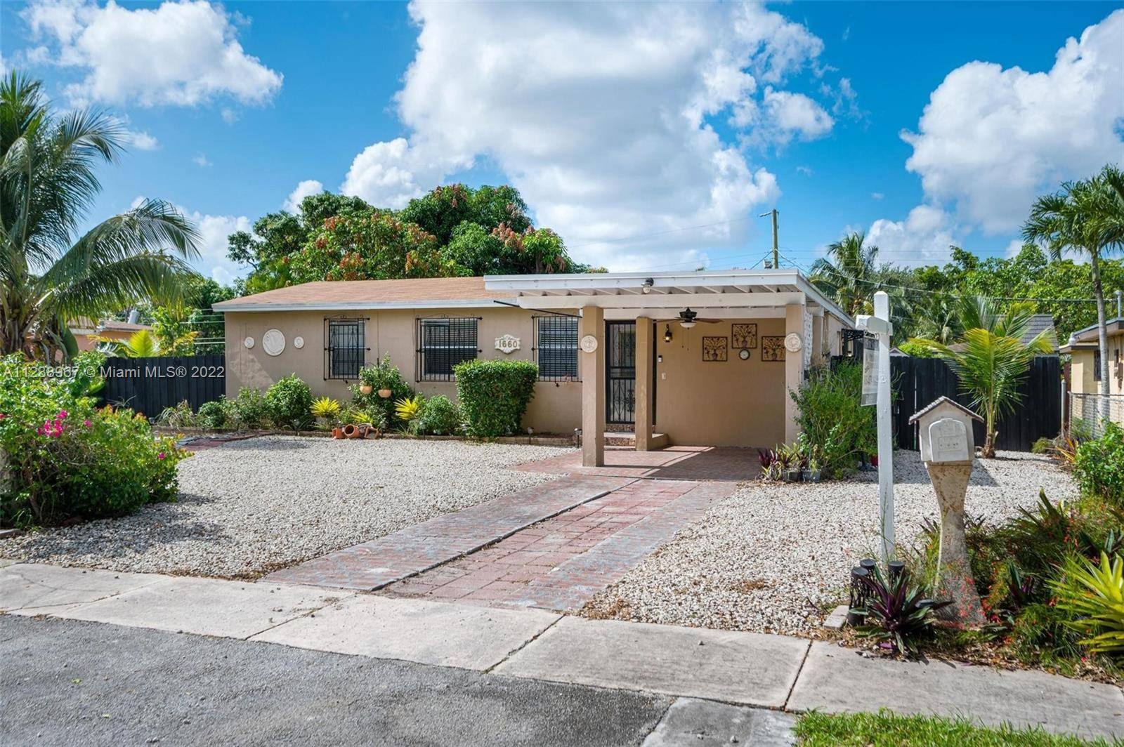 1660 NW 128th St, North Miami, FL 33167