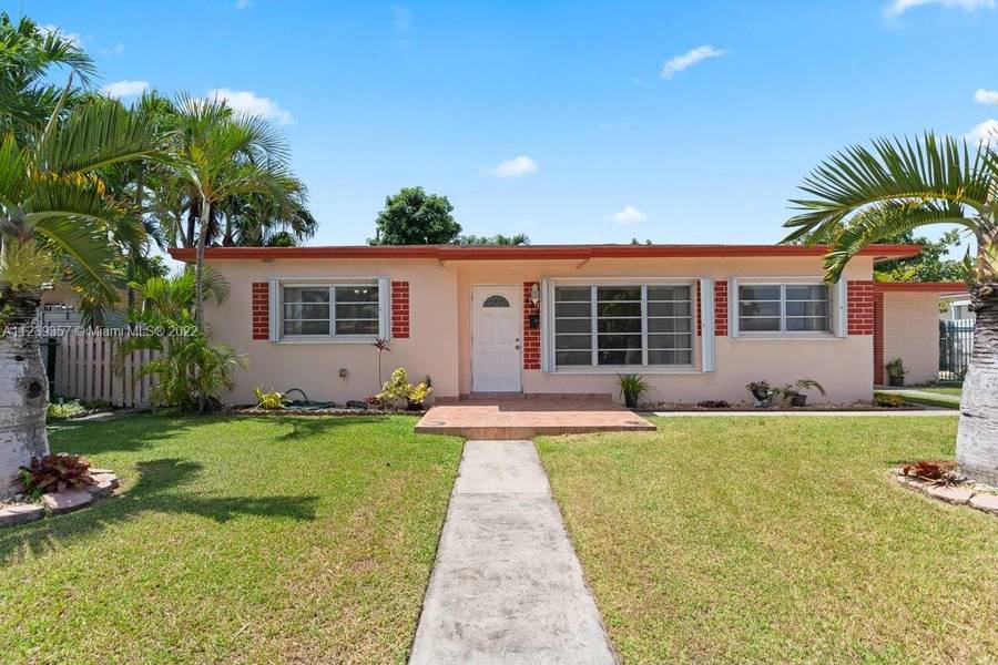 490 W 34th Pl, Hialeah, FL 33012