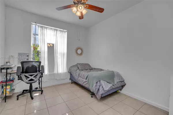 Pembroke Pines, FL 33024,1904 NW 78th Way