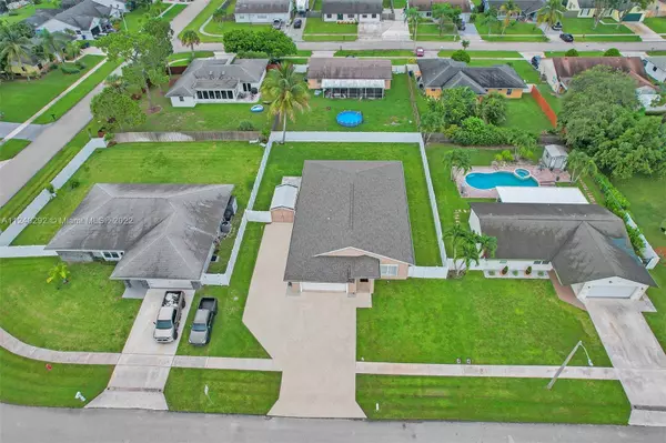 182 Cordoba Cir, Royal Palm Beach, FL 33411