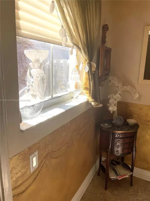 Hollywood, FL 33312,4943 SW 33rd Way