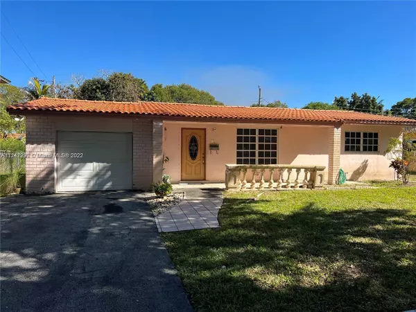 14401 Lake Saranac Ave, Miami Lakes, FL 33014