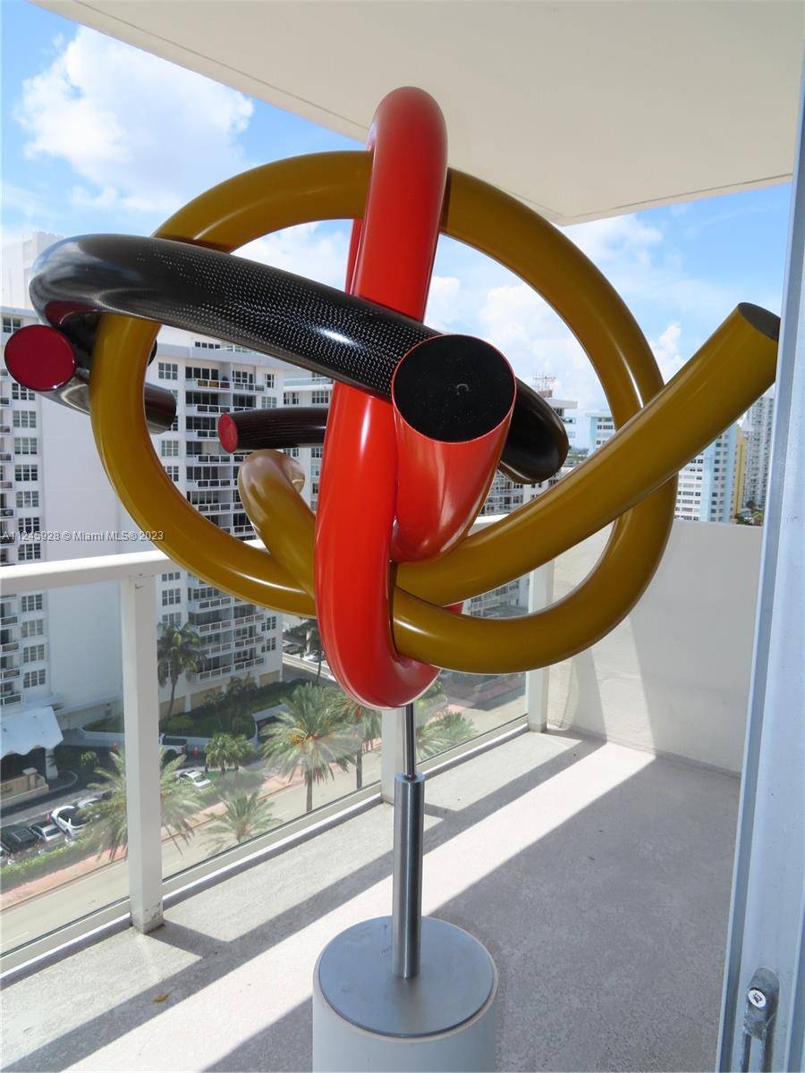 Miami Beach, FL 33140,5701 Collins Ave #1211