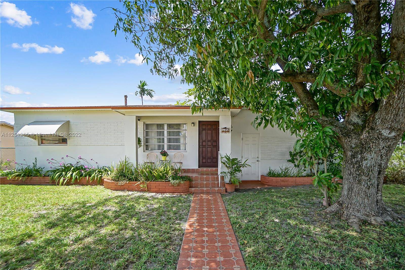 130 W 56th St, Hialeah, FL 33012