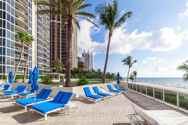 Sunny Isles Beach, FL 33160,17555 Collins Ave #902