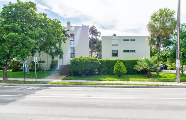 Miami Springs, FL 33166,709 Curtiss Pkwy #32